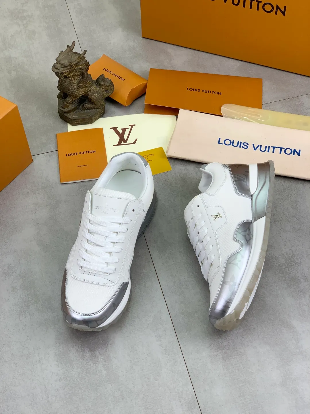 Men's men's shoes 💰P680 new style 💶[LOUIS VUITTON] (original order) new style 🍀LV Louis Vuitton * - top version of LV classic trendy shoes! Made of imported original cowhide and water-dyed cowhide lining. The latest original wear-resistant rubber combination outsole! High quality products! Multiple colors available, code number: 38-44 (45 46 customized)